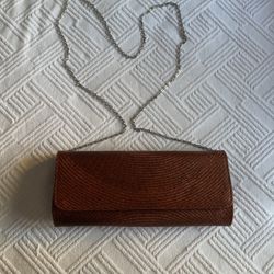 Super Modern Clutch. Can Be Used With The Metal Chain Strap Long, Short Or Without It. Very Pretty .