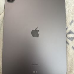iPad Pro M2 12.9” Gen 6 WiFi 128GB w/ Apple Magic Keyboard Case