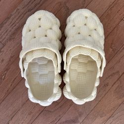 Women’s Bubble Crocs- Size 8-8.5