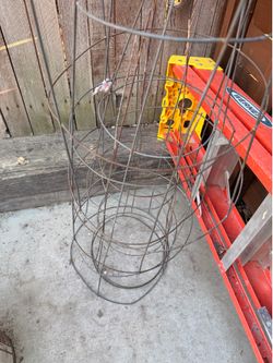 Free tomato cages