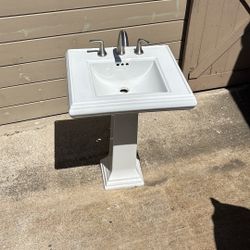 Kohler pedestal sink with fosets 