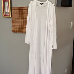 LADIES WRAPAROUND STYLE CARDIGAN IN A WHITE XL SIZE BY EXPRESS