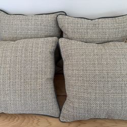 NEW Set of 4 Decorative Pillows