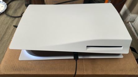 Sony PlayStation 5 W/Disc in Mint Condtion