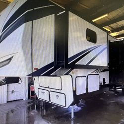 2022 FOREST RIVER ROGUE ARMORED 371A13