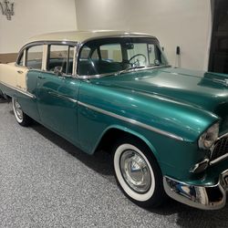 Chevy Belair 1955. Todo original, motor V8 funcionando bien. Precio 27500 dólares o mejor oferta. Tony (contact info removed) o (contact info removed)