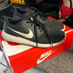 Nike Golf Shoes Size 7 Youth