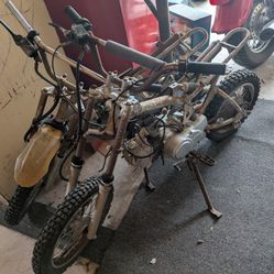 2 Dirtbike Frames And Motor. They Would Run But No Electrical Components Are On. 
