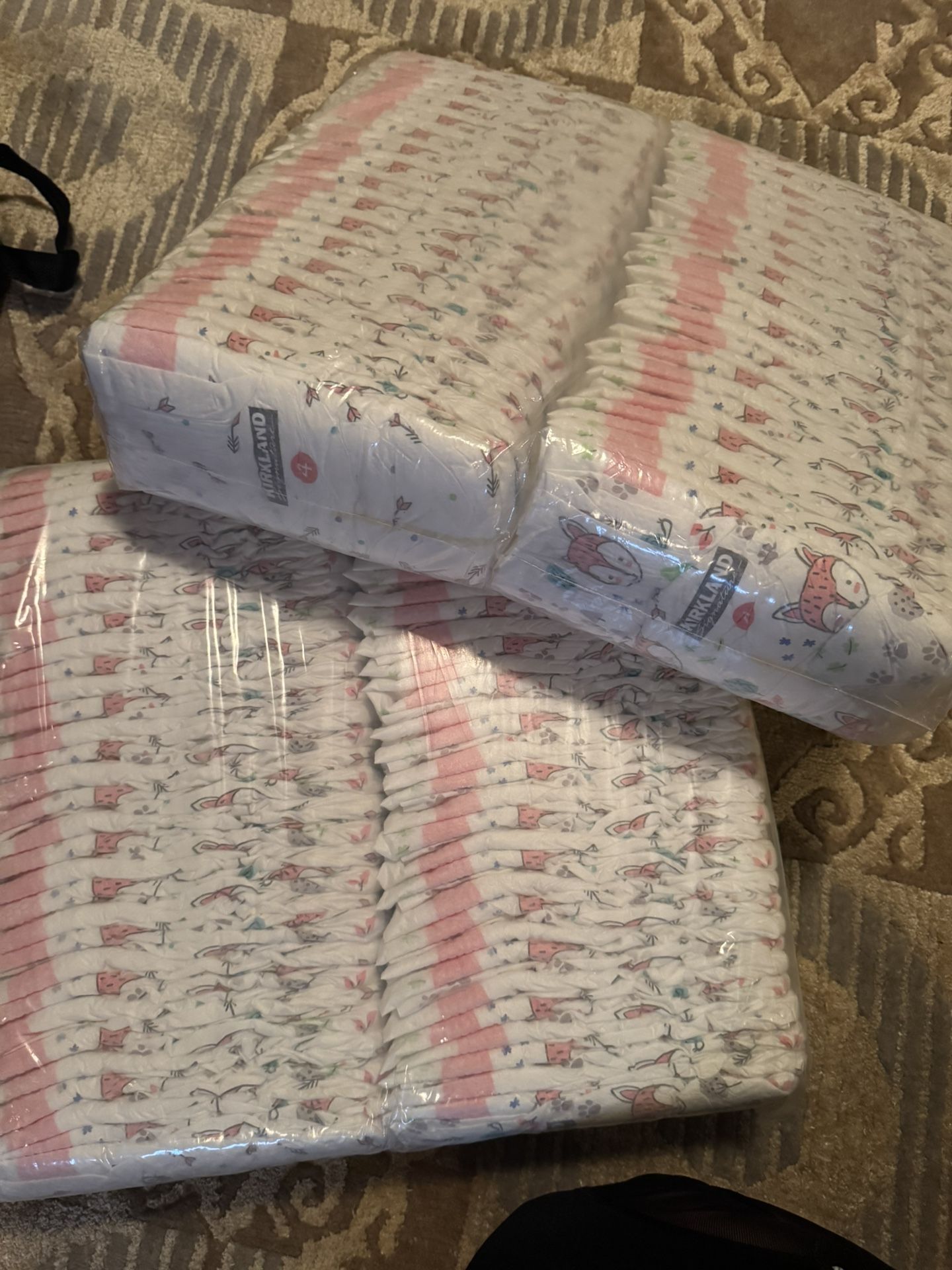 Kirkland Size 4 Diapers 198 Diapers