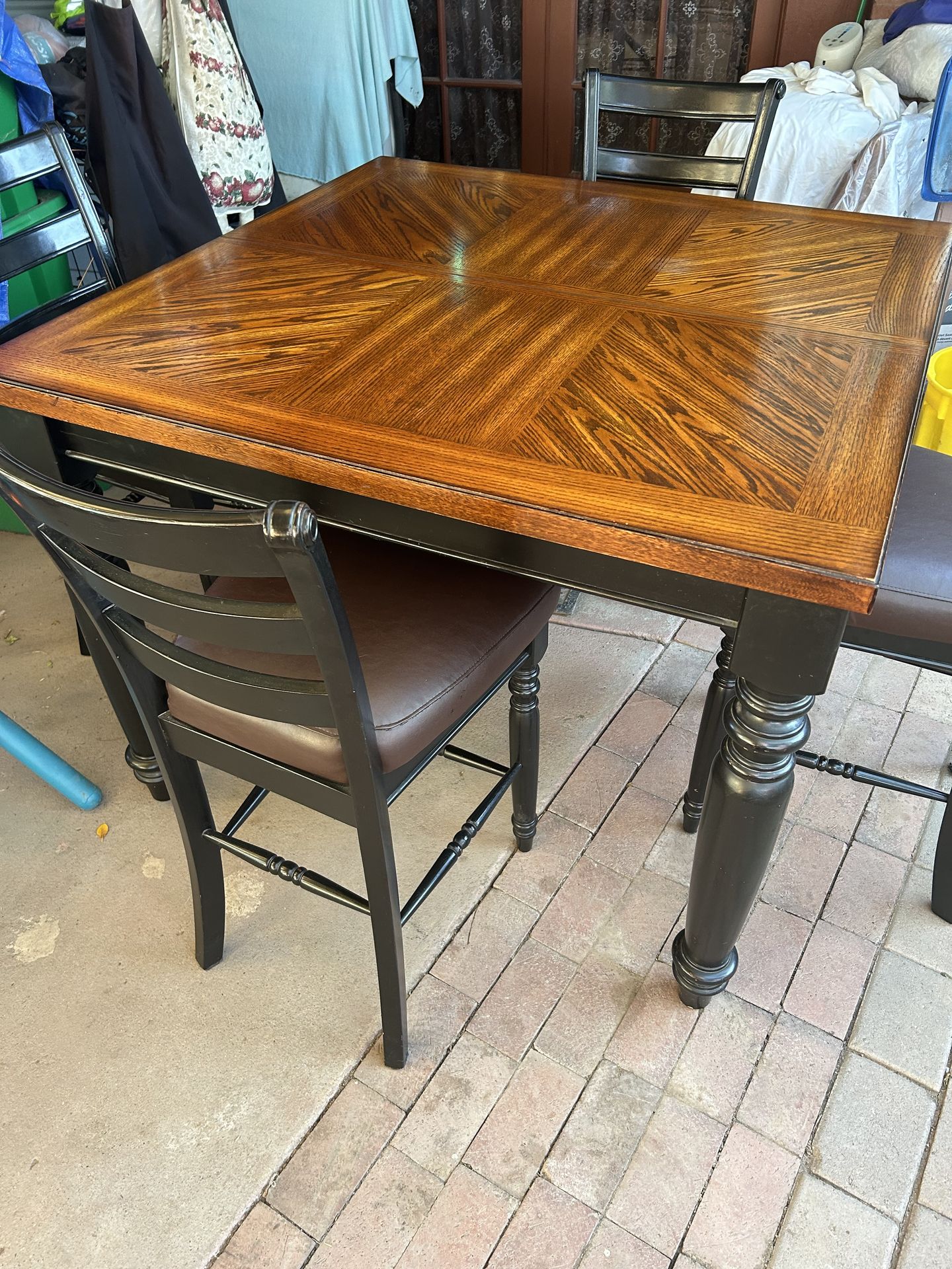 Beautiful wood table 4X4 with 18” middle extension for larger table 5’6”& 6 padded chairs good conditions