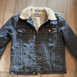 Old Navy Fur Lined Jean Jacket. Kids Size Med (8). In Excellent Condition 