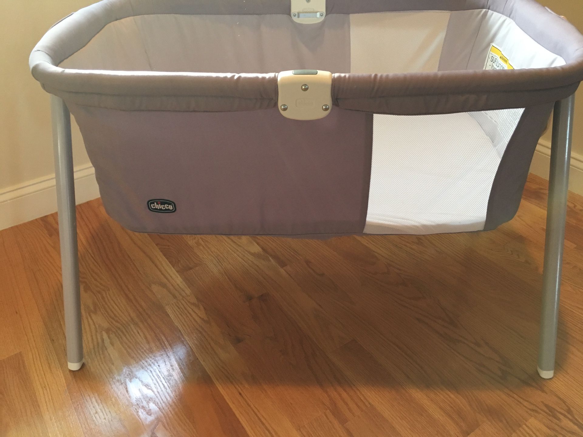 Chicco Lullago portable bassinet -