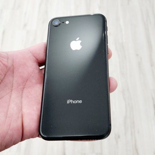 64GB Unlocked iPhone 8 Excellent Condition