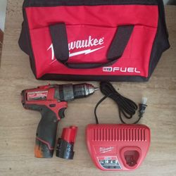 Milwaukee Hammer Drill Driver Kit