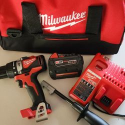 Brand new Milwaukee hammer drill m12 batter 4amp charger with m12 slot, bag