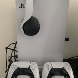 Ps5 Disc Version , Headphone Ps5 , Extra Controller ,cooling Fan / Charger Stand.