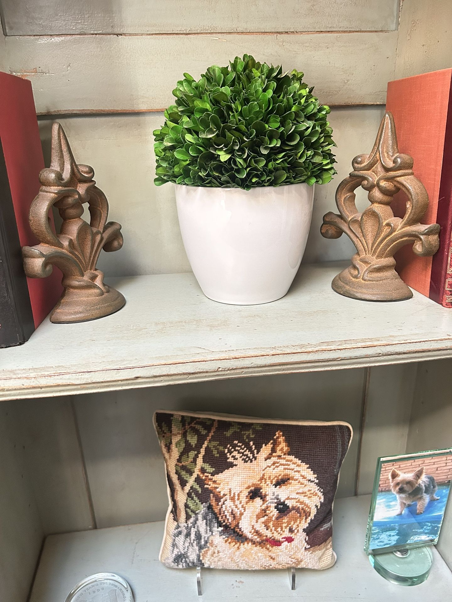 2 Iron Bookends