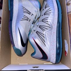 Lebrons Size 8 & 9