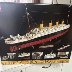 LEGO Titanic Ship Creator 