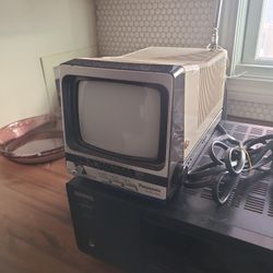 Classic 6" Panasonic Tv