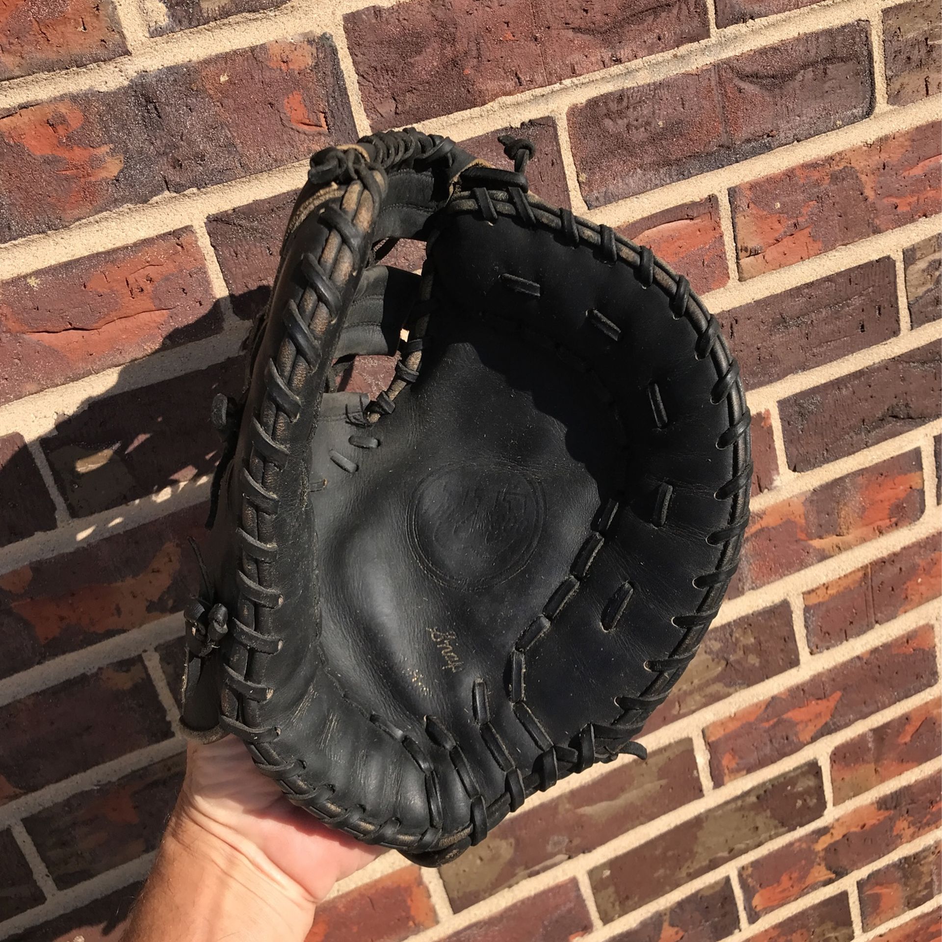 Solid Wilson A2000 Series A2800 First Baseman’s Glove Mitt