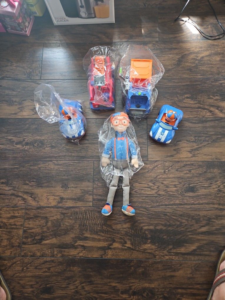 BLIPPI 5 PIECES COLLECTION IN ALMOST NEW CONDITION $50.00 FIRM PRICE
