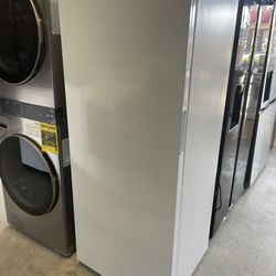 Frigidaire 14 Cu Upright Freezer In White 