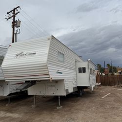 2005 Coachmen 5th Wheel