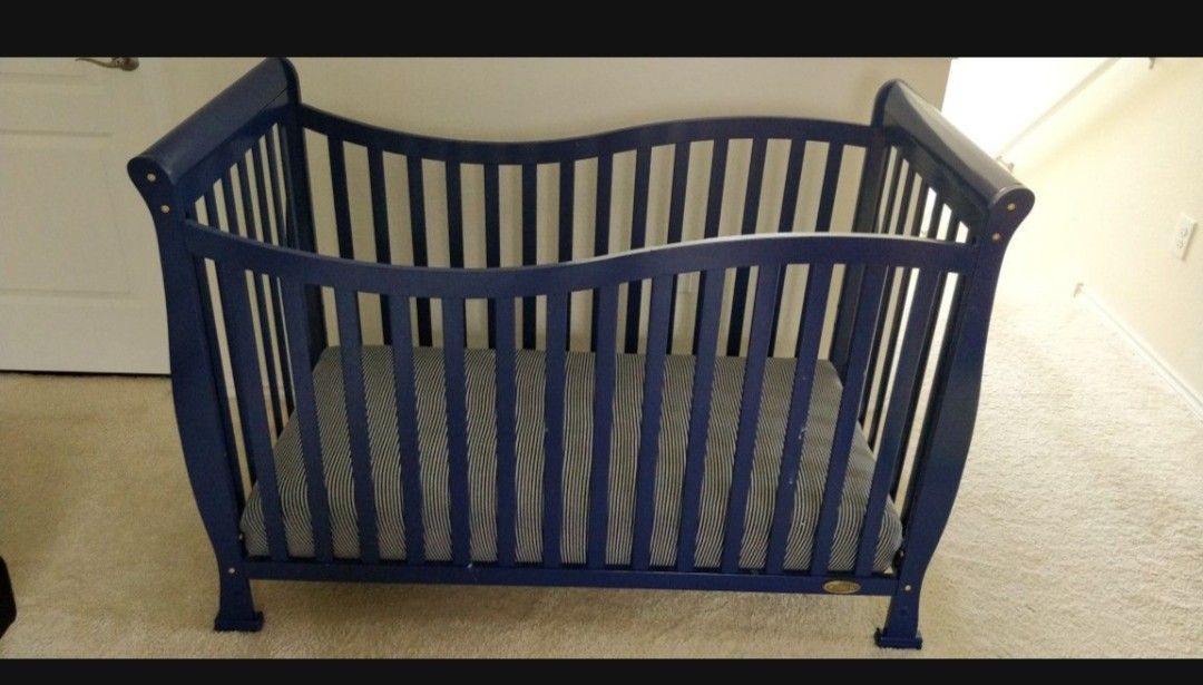 Toddler Crib/Bed With Mattress 