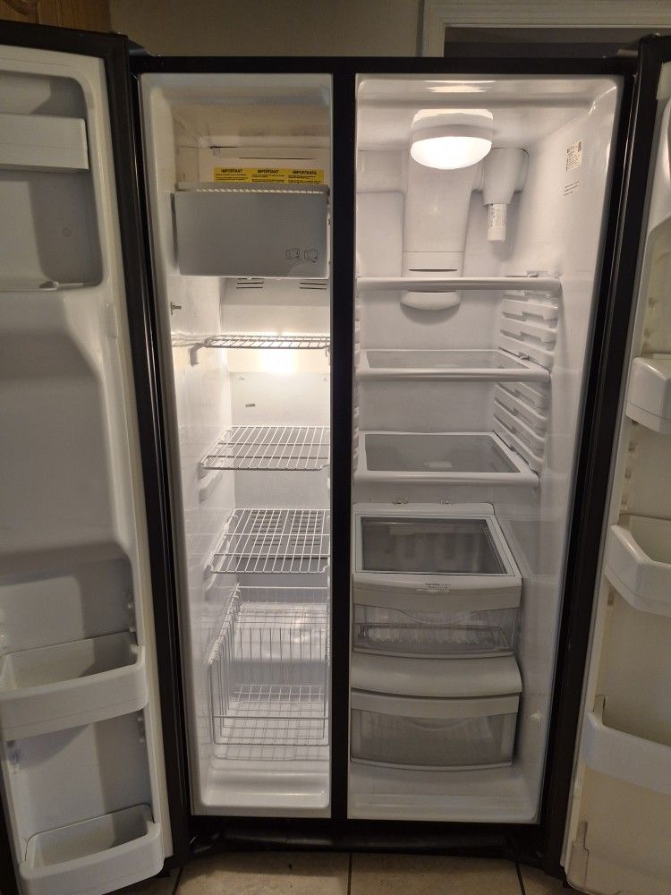 Nice Used GE Black Refrigerator.