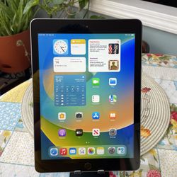 🎁🚀 For Sale:  iPad (5th Gen) – 32GB – iOS 16 – Perfect Gift for Kids! 📱✨💥-$99