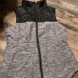 WOMENS MEDIUM North Face Vest  