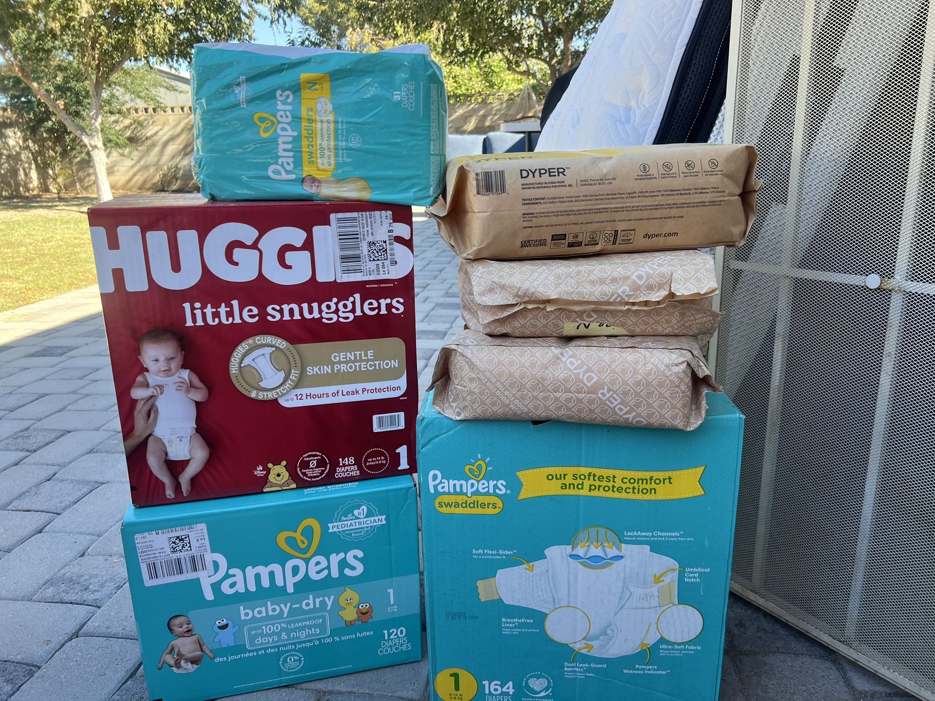 Pampers/ Huggies