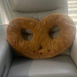 Pretzel pillow