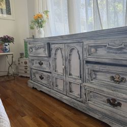 VINTAGE DRESSER GORGEOUS