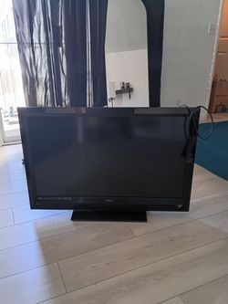 37" Vizio TV 1080p full hd (no remote, no HDMI)