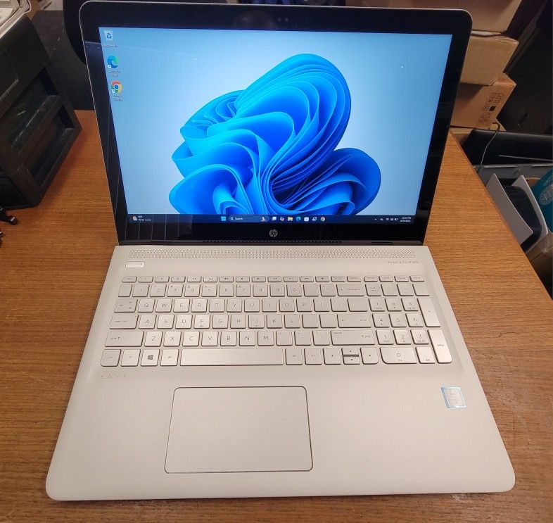Fixed Price: HP 15.6" Touch Laptop Notebook Core i7 / 16GB/ 256GB SSD WIN 11 #1105