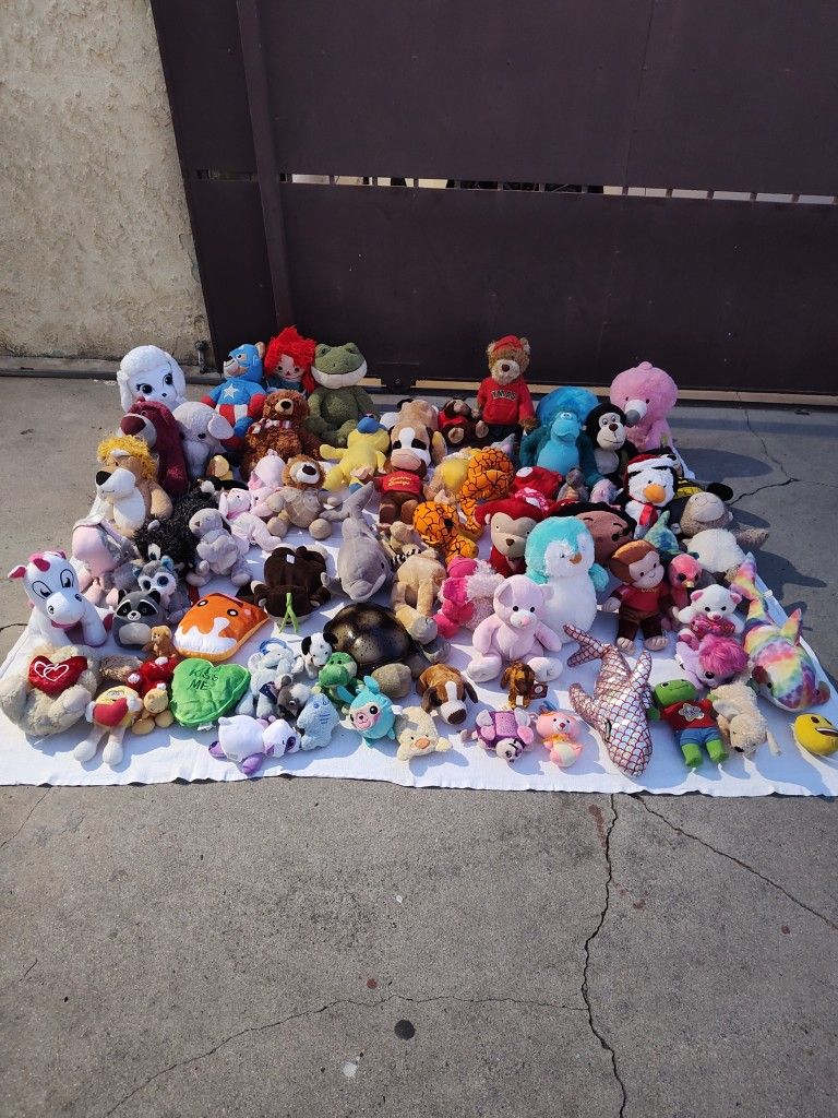 ALL STUFFED ANIMALS / PELUCHES FOR $20