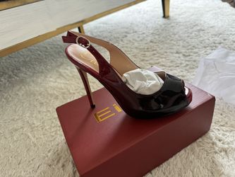 Size 7 Women’s Slingbacks.