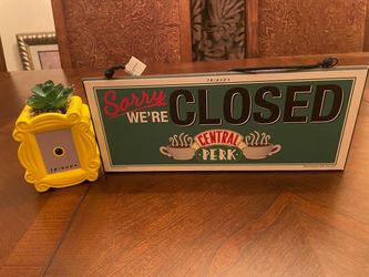 Friends Open/Closing Sign