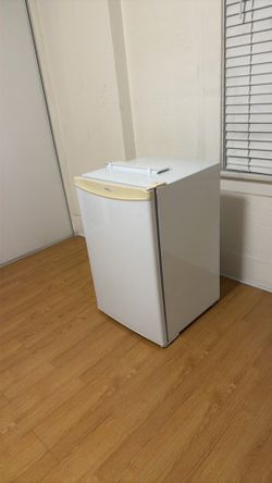 Mini fridge