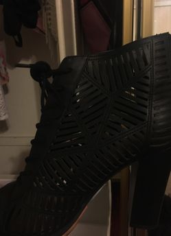 Black heels opened toed