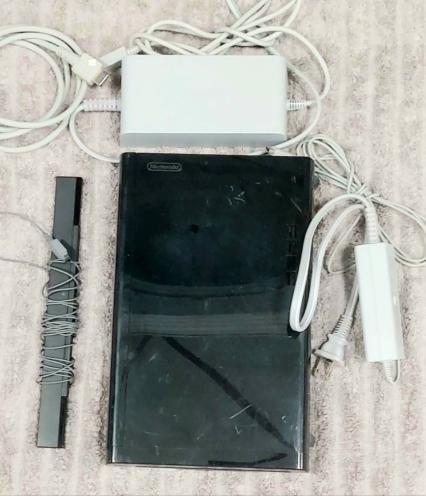 160$ Nintendo Wii U With Guitar And Wii U Portable