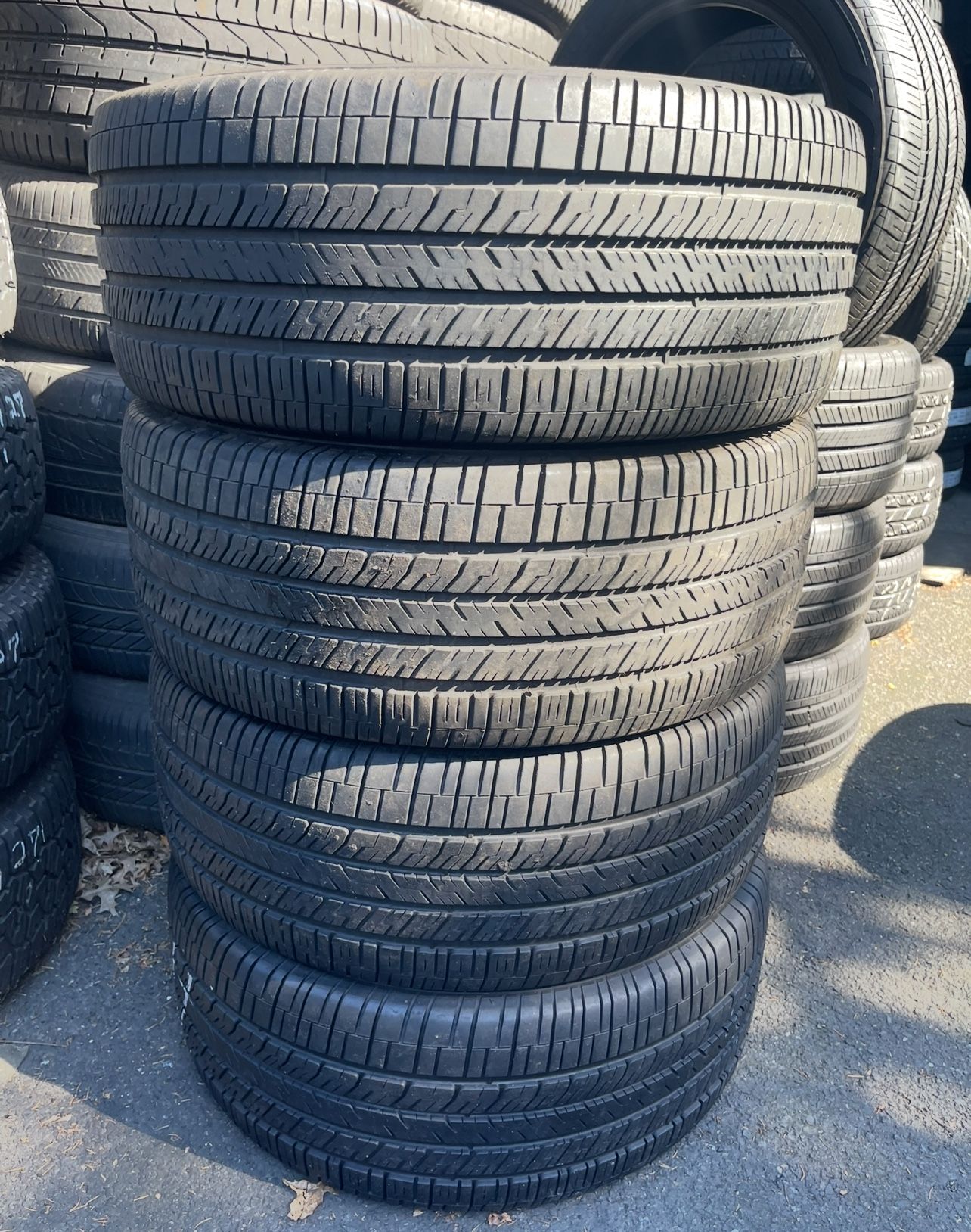 265/60/17 Michelin 265 60 R 17 set of matching used tires in great condition 300$ for 4 tires plus tax. Mount available but not included. City tires