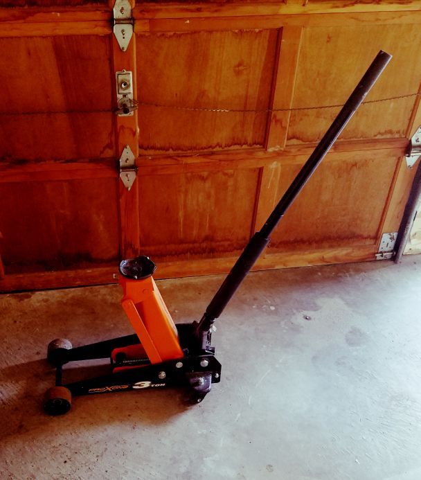 3 Ton Pro Xone Floor Jack