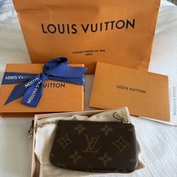 Louis Vuitton Monogram Key Pouch