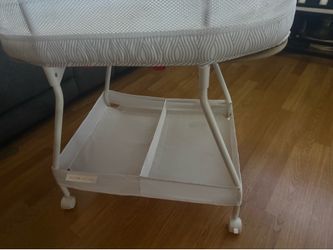 Delta children Bassinet