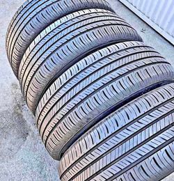215/60/17 Hankook Selling a set of 4 tires in excellent condition 🫡