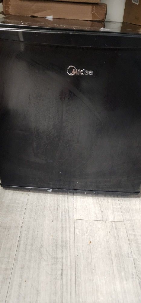 Midea Mini Fridge And Freezer