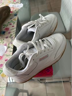 REEBOK -SIZE  8. MALE/FEMALE